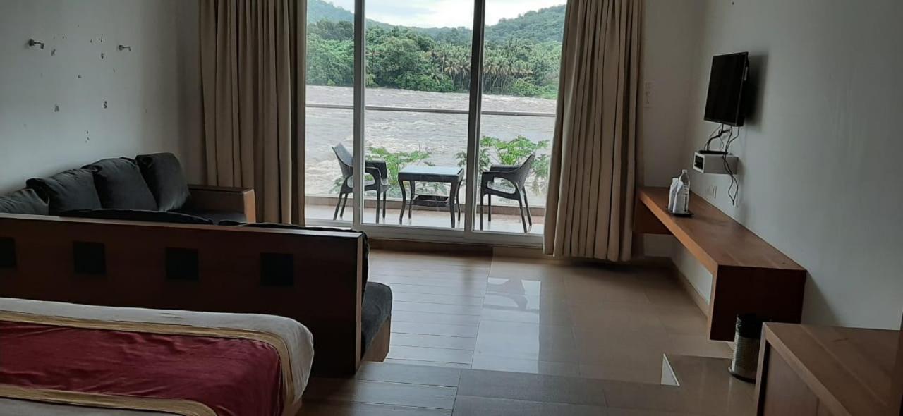 Athirapilly River Resort Athirappilly 外观 照片